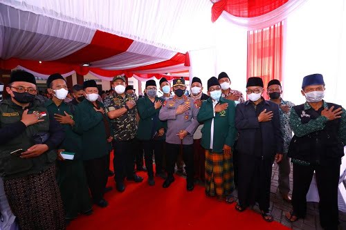 Kapolri Jenderal Listyo Sigit Prabowo bersama anggota Komisi III DPR RI Cucun Ahmad Syamsurijal