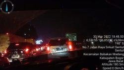 Macet 2 Jam di Kawasan Exit Gerbang Tol Sentul Malam Ini 3